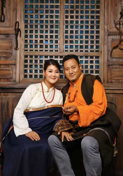 回顾歌手降央卓玛因丈夫高颜值倒追婚后生3胎如今怎么样了