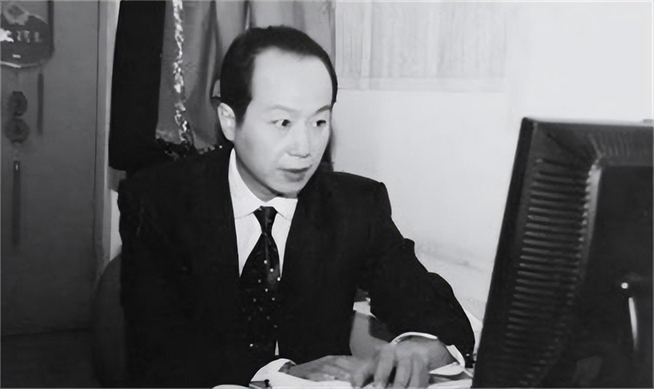 回顾罗京儿子名字取自唐诗高中毕业赴美留学越来越像父亲