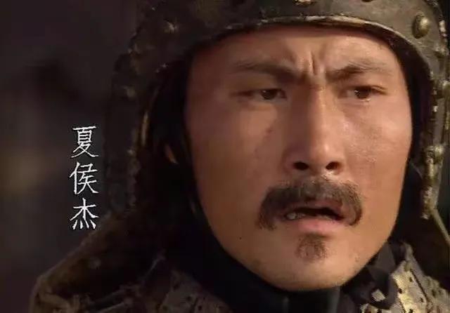 他在《末代皇帝》中饰演了"光绪皇帝",第二年,又在电影《夜盗珍妃墓》