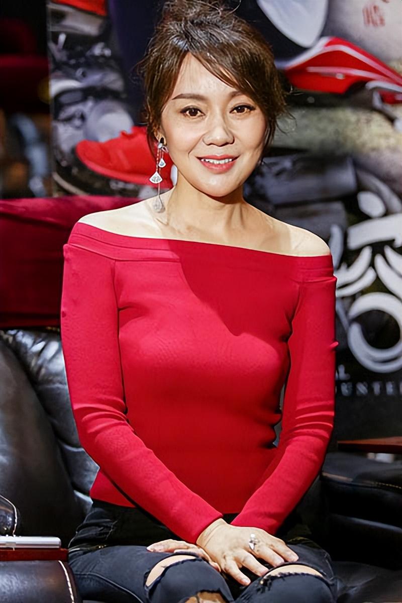 回顾闫妮的女儿邹元清长相平平演技一般母亲力捧现在怎样