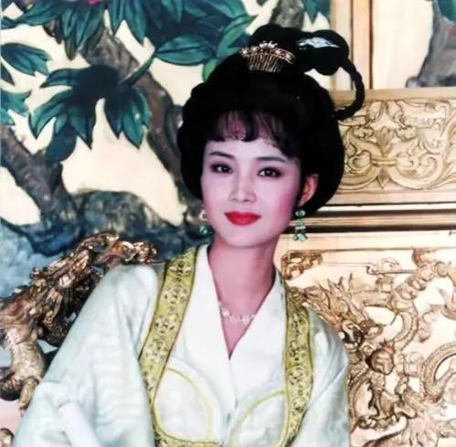 回顾演员刘之冰为继女爱情把关送她出嫁流泪她就是我亲女儿