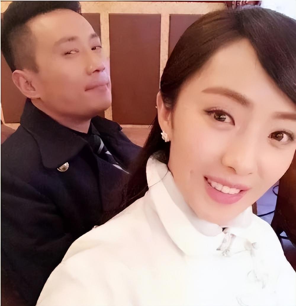 回顾演员徐洪浩:比妻子大10岁,戏里演父女,戏外恩爱幸福惹人羡