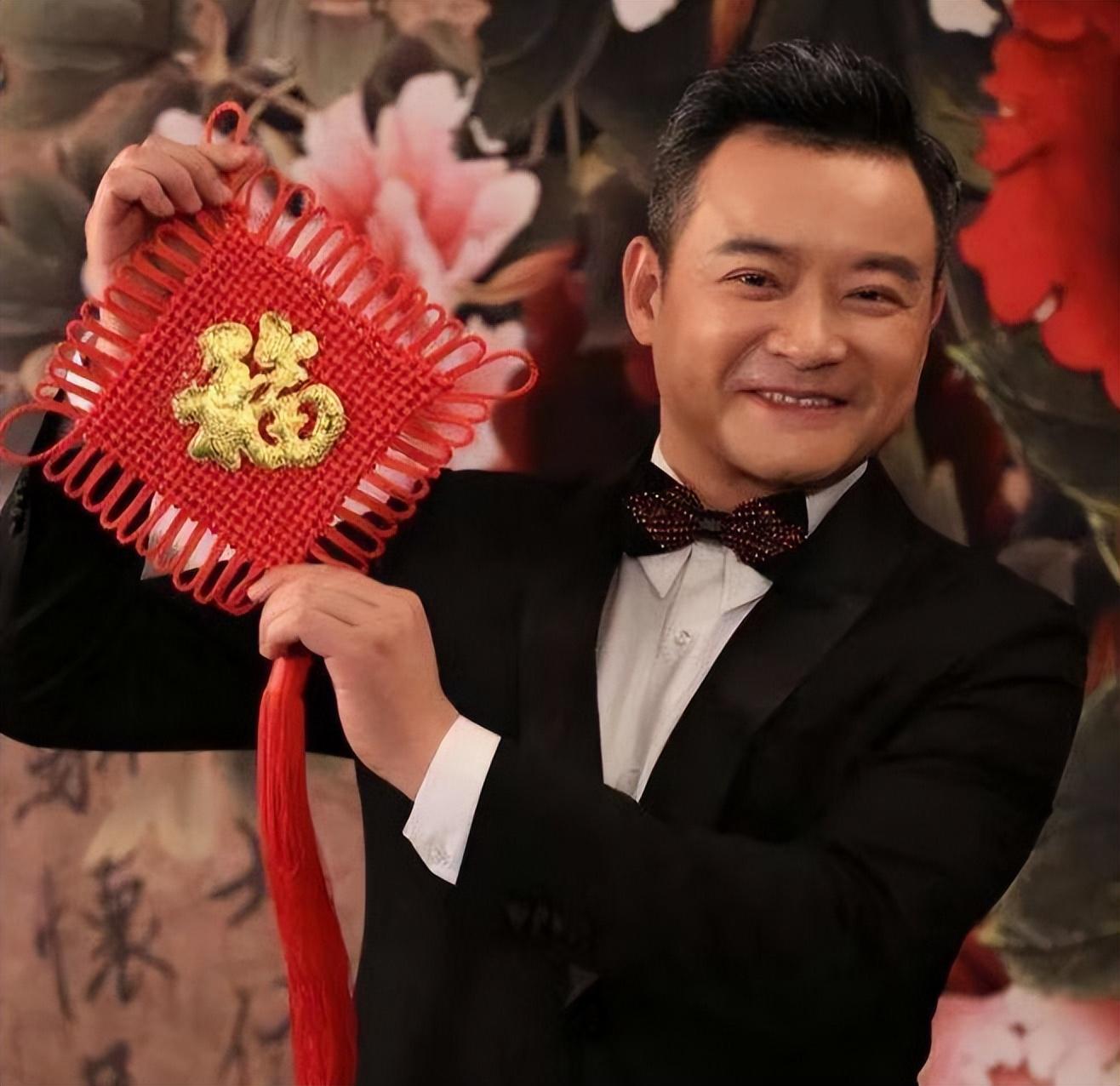 回顾央视李佳明借钱上学进央视巅峰期赴美深造归来被小尼代替