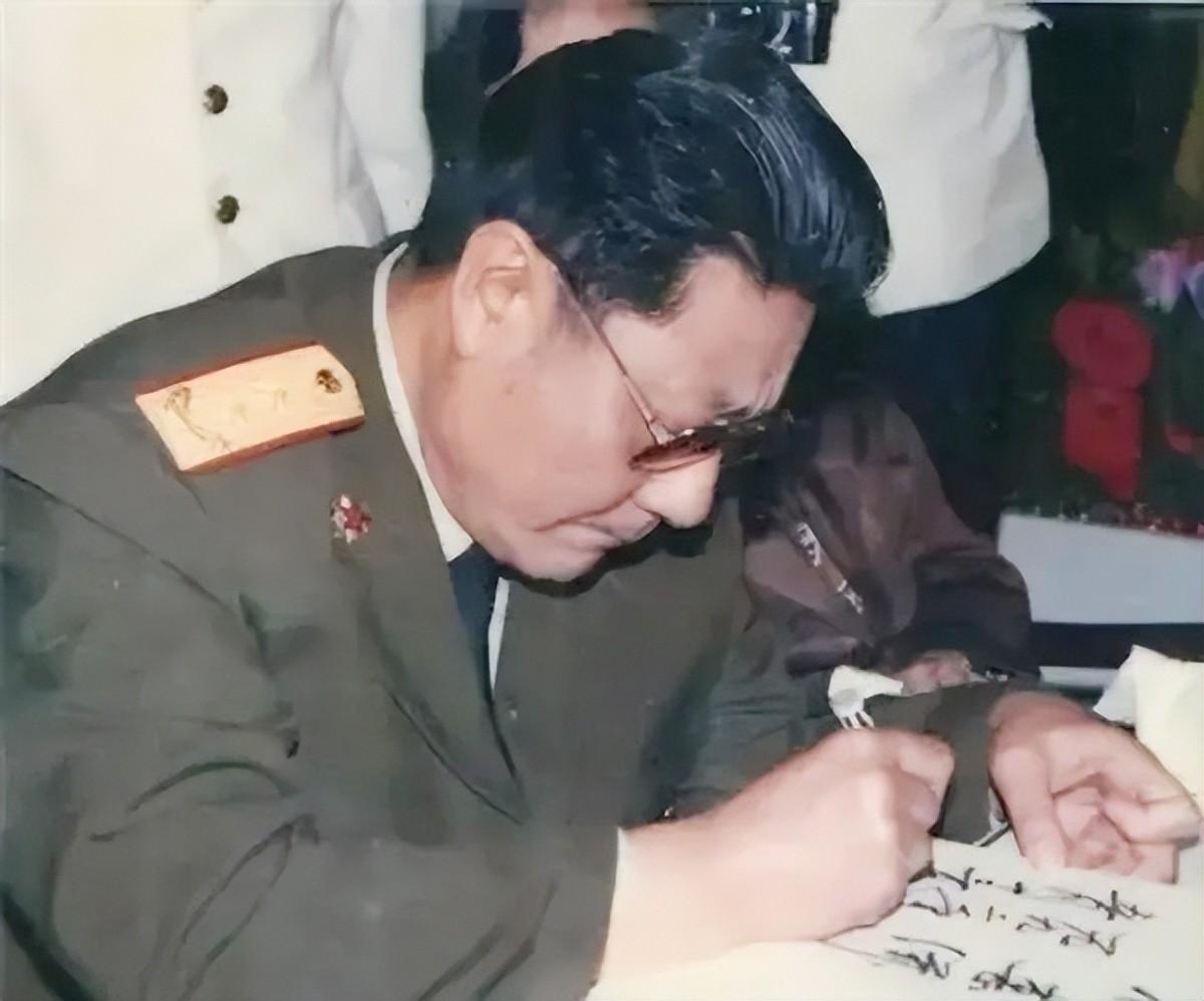 1983年副军长迎接军长上任见面后懵了你是当年的那个小兵吗