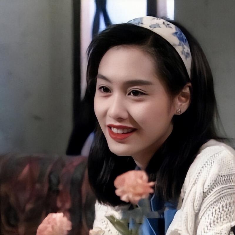 回顾52岁朱茵现状曝光:住深山残屋,开97年车,自由自在