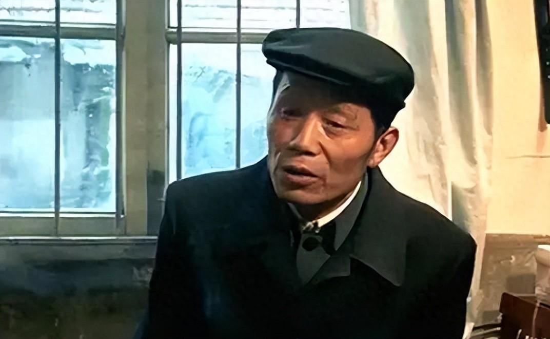 回顾成龙亲生女儿都不管不问他会帮助两个同父异母的哥哥吗