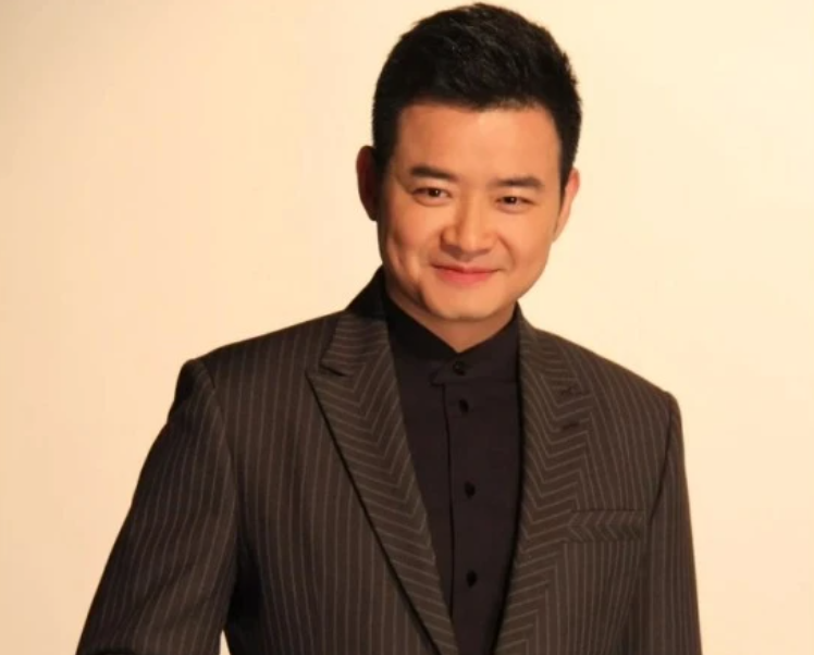 回顾央视李佳明借钱上学进央视巅峰期赴美深造归来被小尼代替