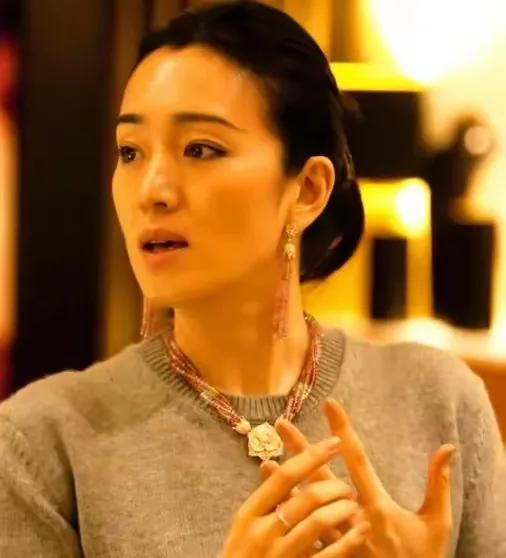 回顾巩俐姐姐和父亲接连去世我用孝心托起98岁老母亲的晚年