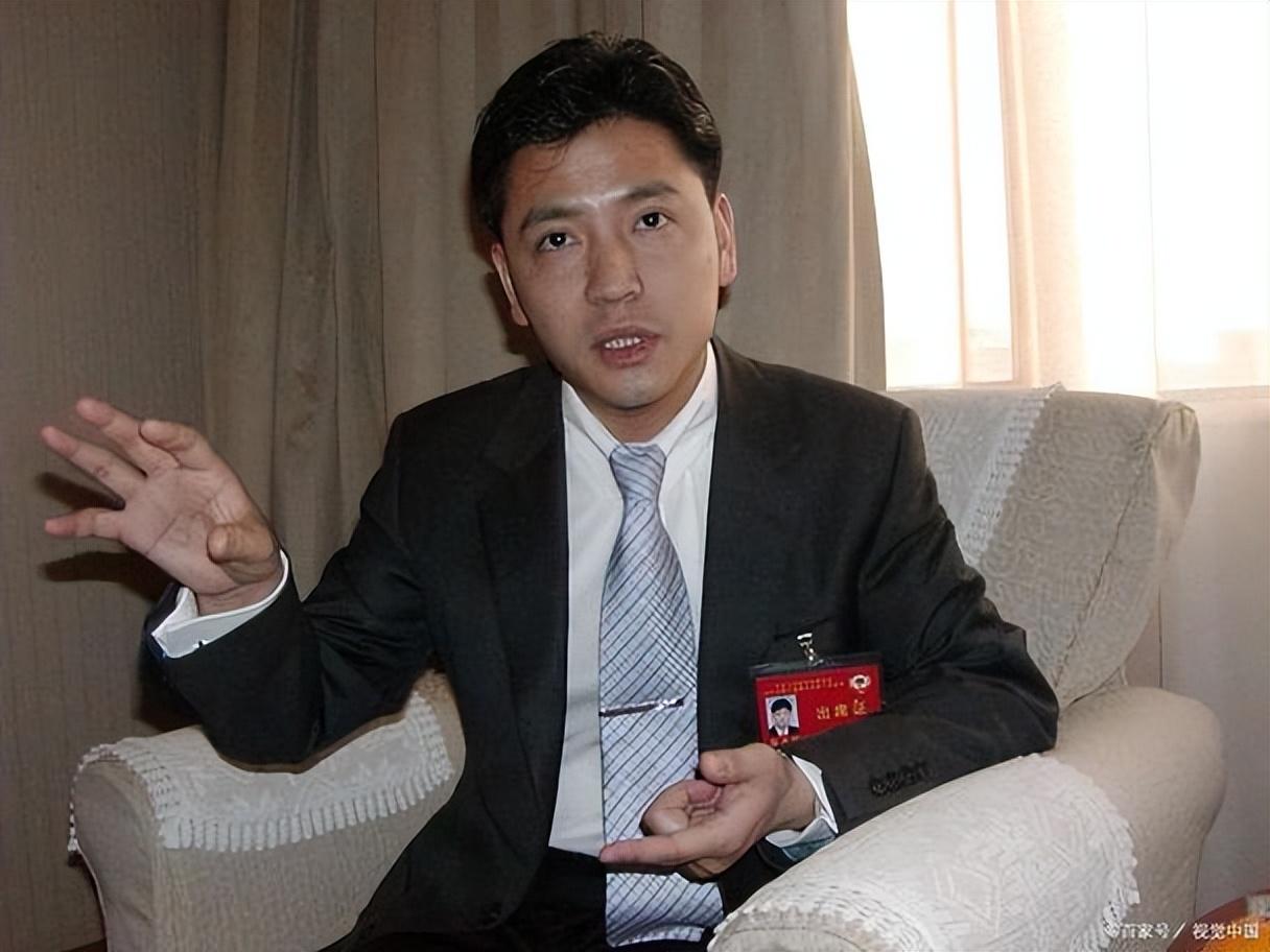 回顾中专生张志铭曾给首富开车长相被首富妹妹看上赚65亿身家