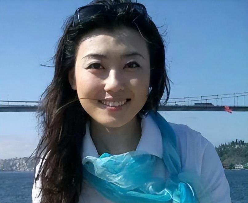 回顾央视一姐李红14岁辍学18岁逃婚从叛逆少女到央视女神