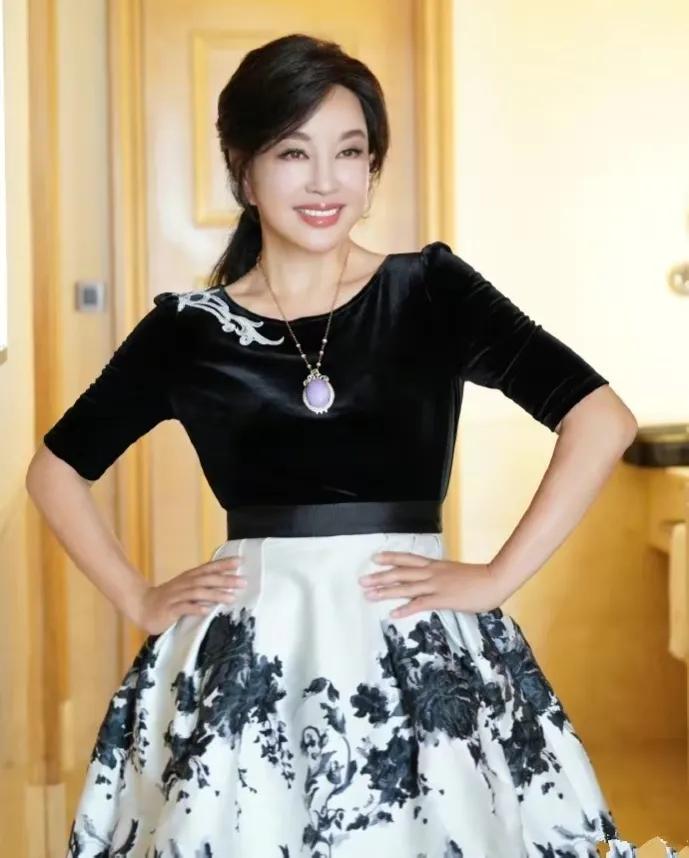 回顾刘晓庆四段婚姻70岁无子女不觉遗憾我的晚年靠外甥支撑