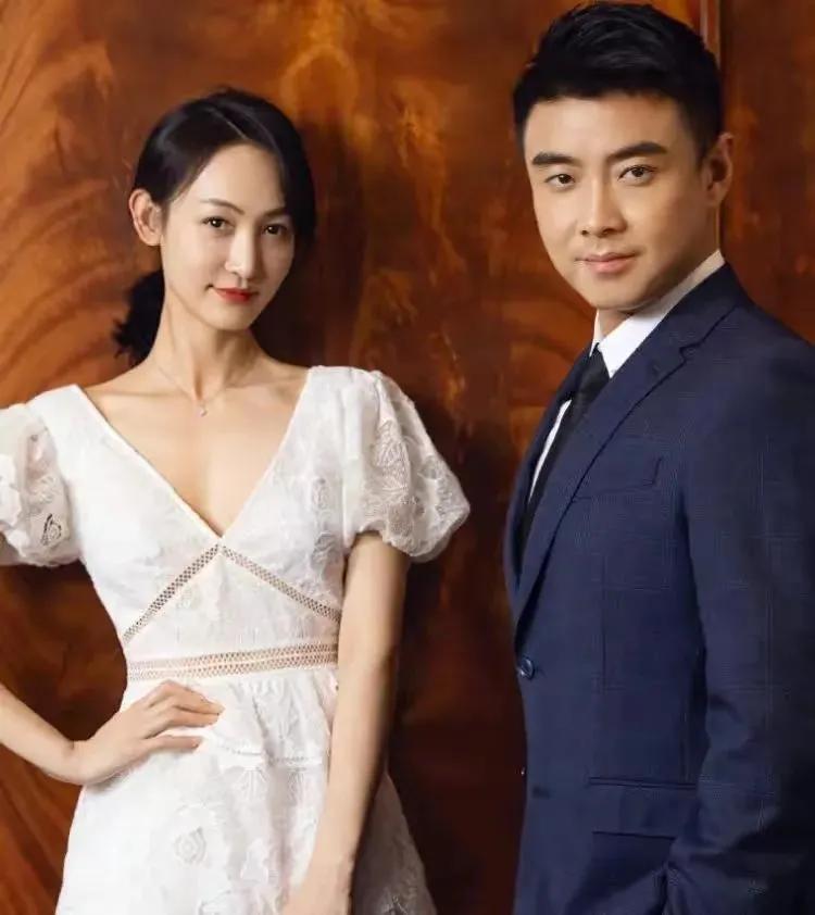 回顾闫博雅26岁嫁给王皓放弃事业照顾家庭如今一家怎么样了