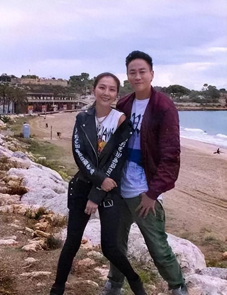 回顾何润东三次表白孙俪被拒41岁迎娶柜姐恩爱多年无子也幸福