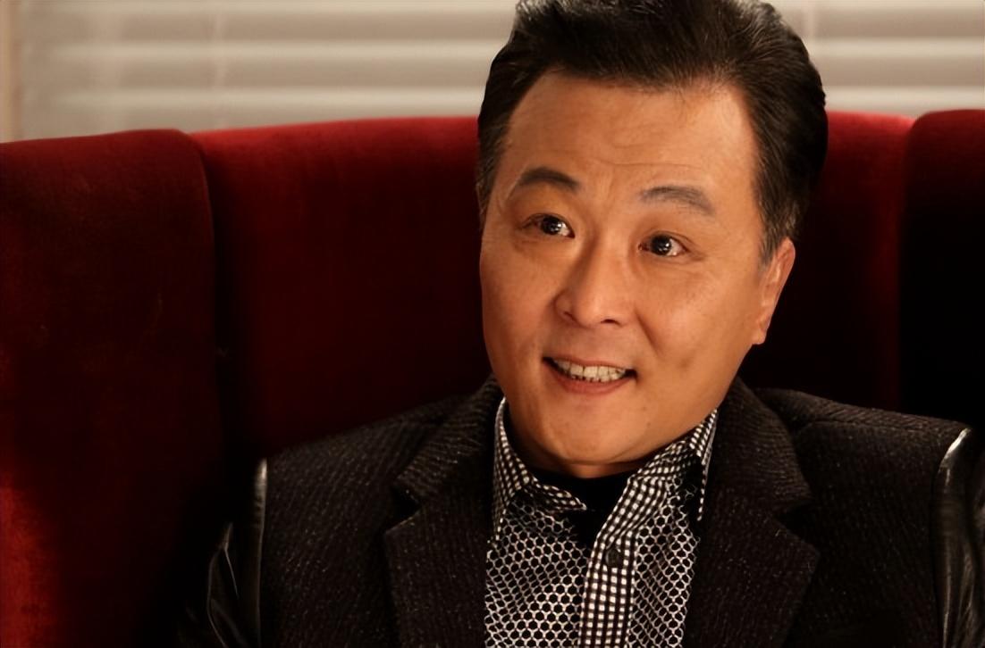 回顾钱波曾和妻子分居16年一生无儿无女现将狗狗当成孩子去养