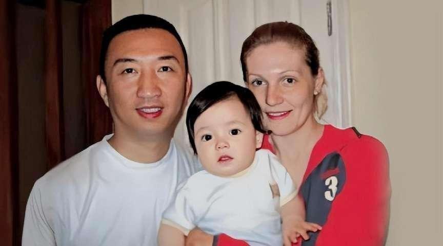 战地记者卢宇光:01年为报恩娶俄特种兵遗孀,今儿女来中国上大学
