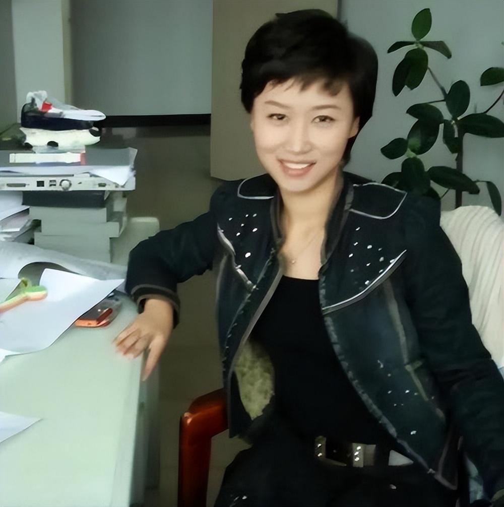 回顾主持人魏笑曾新婚24小时离世丈夫至今未娶父亲仍在怀念