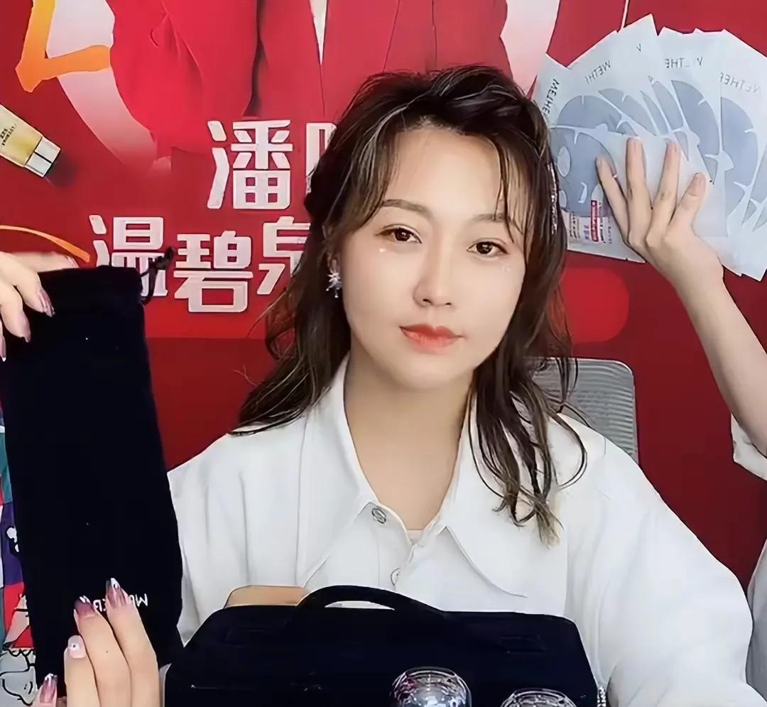 回顾潘长江女儿潘阳拍戏不成嫁10亿富豪婚后带儿子长住娘家