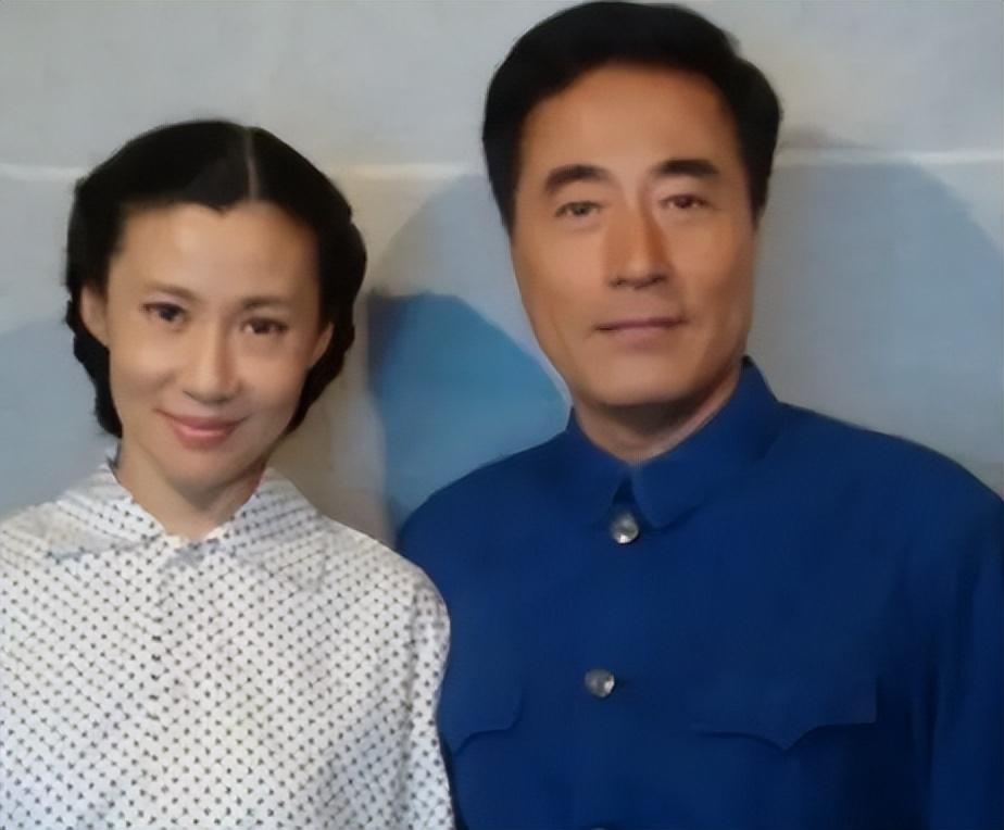 回顾国家一级演员杨立新娶平凡妻子恩爱39年唯儿子让他有烦恼