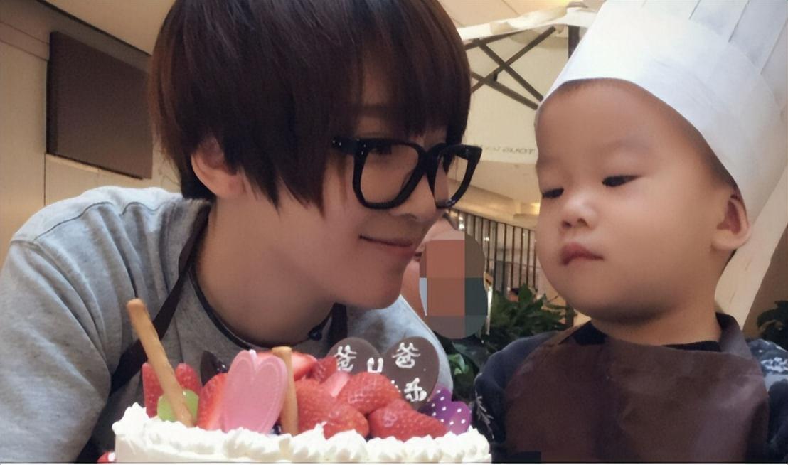 除了他的事业令人羡慕以外,他和谢楠的感情也是一段佳话.