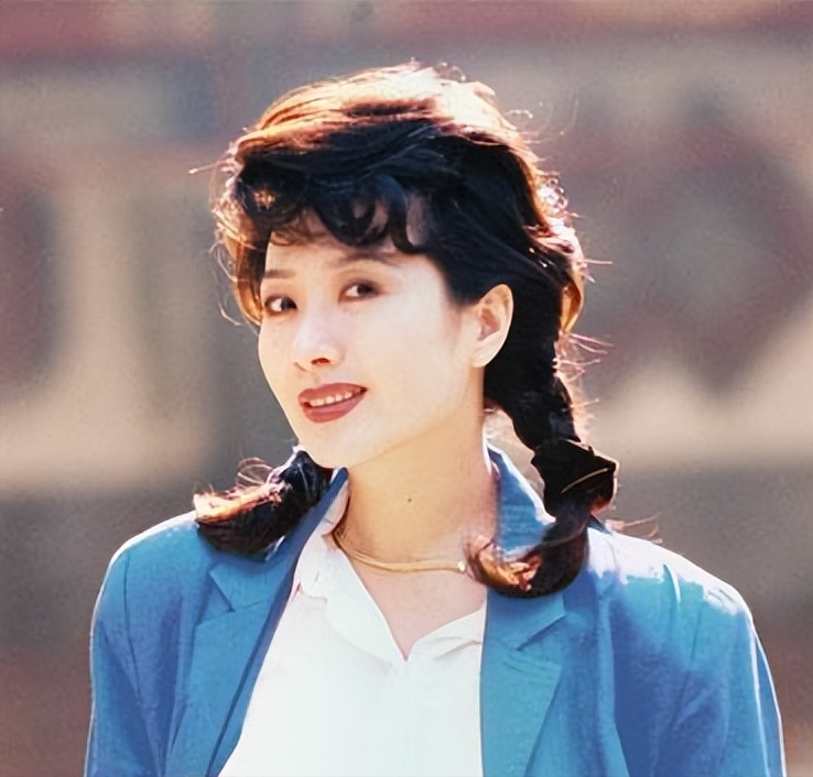 回顾著名演员王静含泪拯救父母将爱扩散至今婚姻成谜