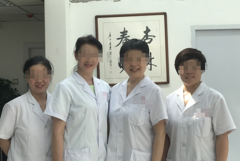 但是看到丈夫回家后,看着他抱着小杰又亲又哄,那可是自己女儿从小都