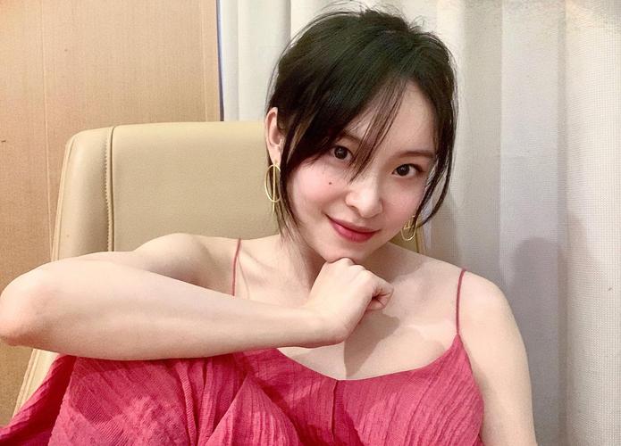 那个时候,她的名字还是曾霜旖.