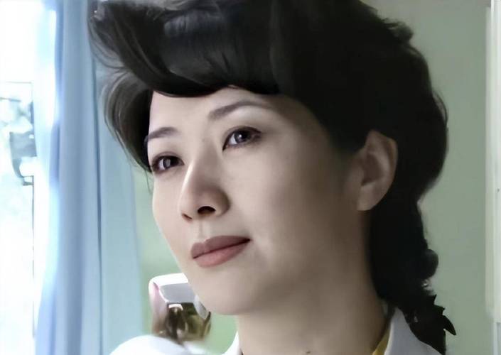 回顾著名演员王静含泪拯救父母将爱扩散至今婚姻成谜