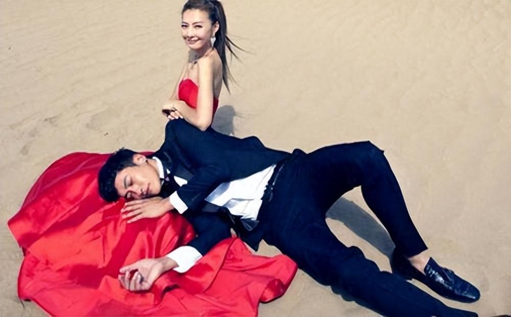 回顾何润东三次表白孙俪被拒41岁迎娶柜姐恩爱多年无子也幸福