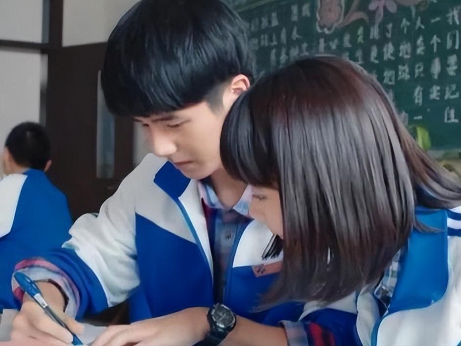 自然,这样的男生很吸引其他女生的关注.