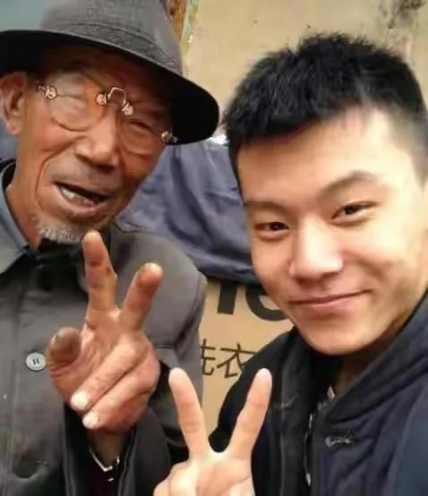 丫头在张赢天家时,张赢天父母也曾有过收养她的想法.