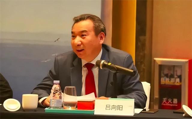 回顾王传福13岁丧父15岁丧母嫂子卖嫁妆供学今身价百亿不忘兄嫂