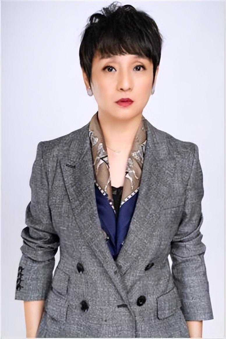 回顾孔琳初恋败给蒋雯丽如今54岁仍未婚她的人生真是太苦了