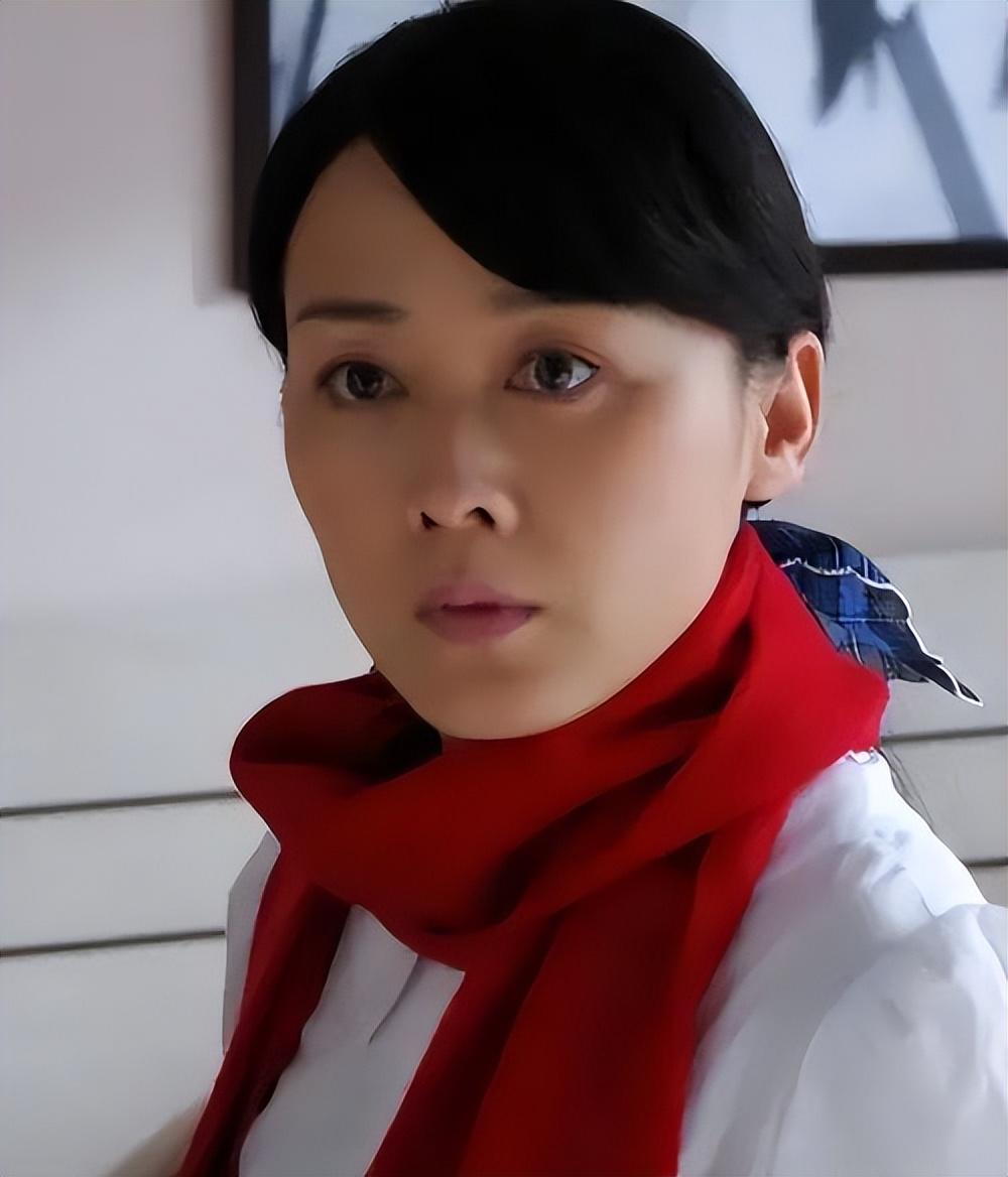 1998年,当时27岁的李琳因出演电影《遥望查里拉》而与导演王小列相识