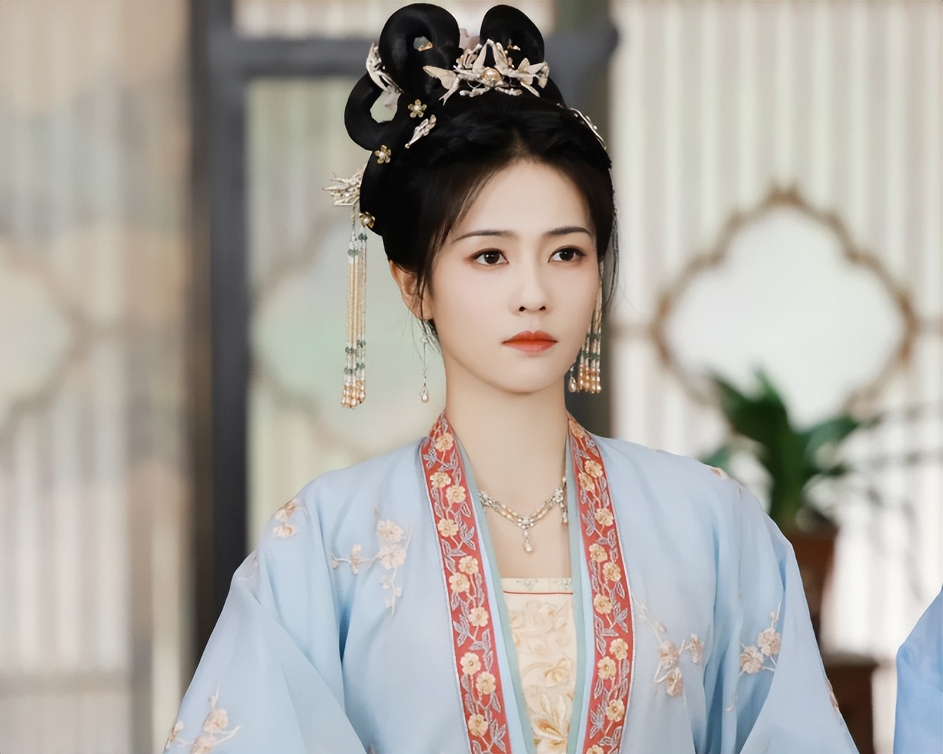 29岁白鹿新剧风波升级,粉丝拒绝4分导演,于正能做好仙侠吗?