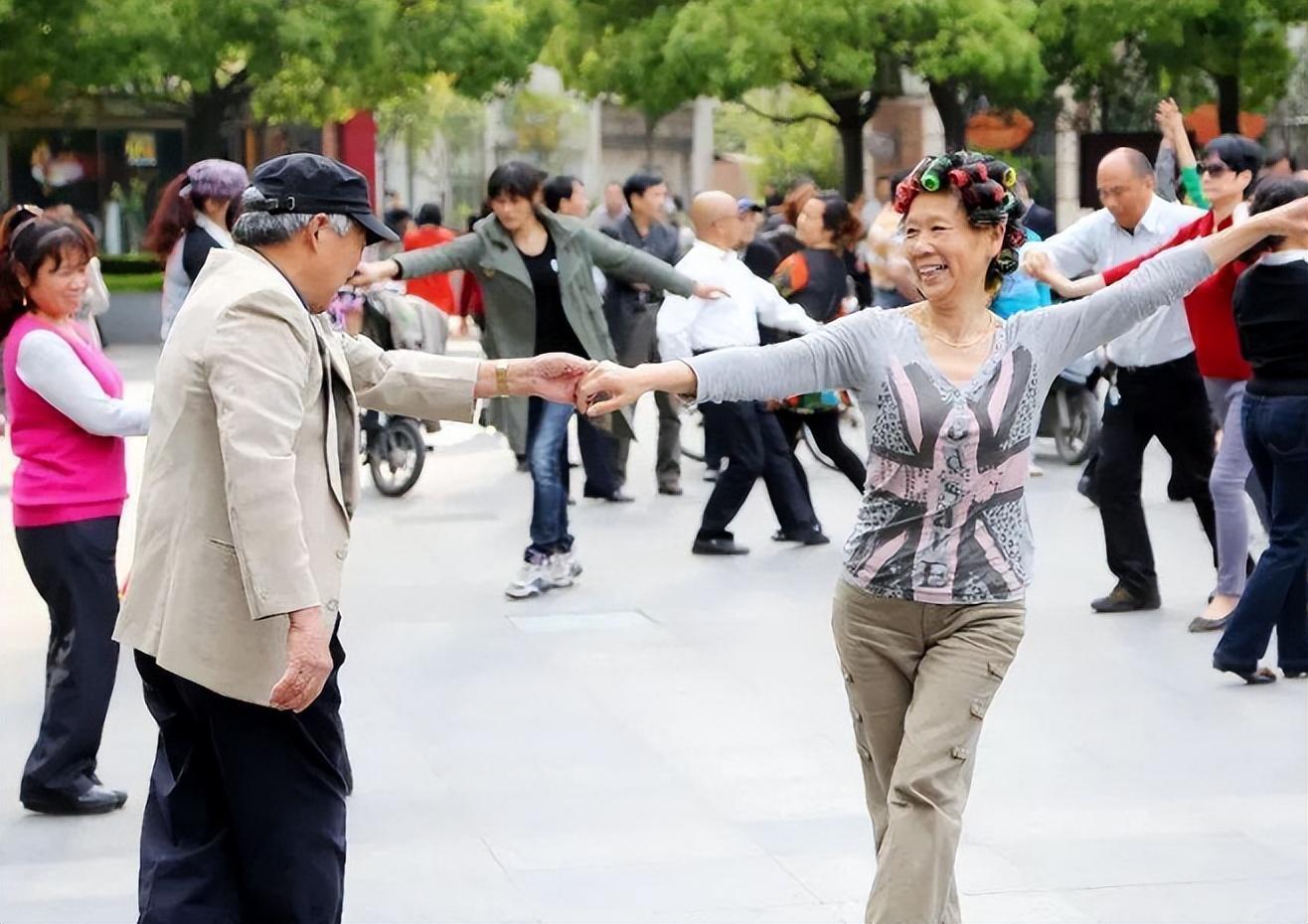 面对这样的质问,刘香反而不觉得愧疚,反倒是觉得自己什么错都没有