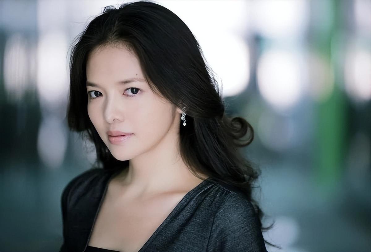 回顾从家喻户晓到销声匿迹前央视主持人文清到底经历了什么