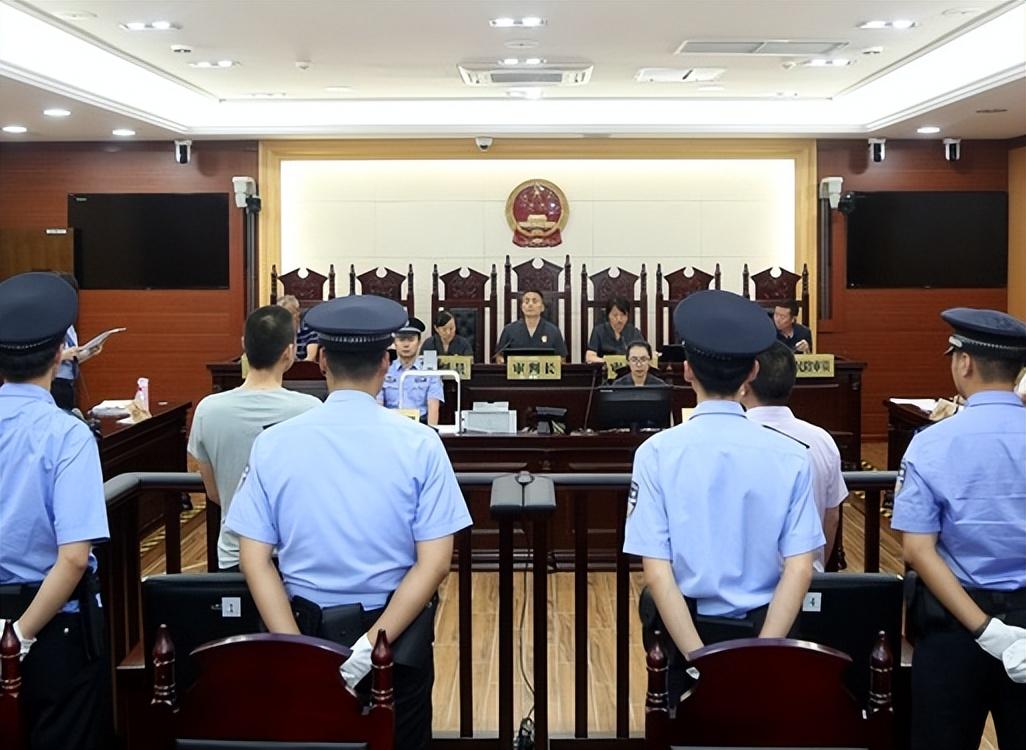 相关人员也查询了资源,在吕家的祖坟中,确实埋葬着一些大人物,那就是