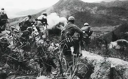 6万志愿军堵在江边,被美军炮击伤亡过万,杨得志"挥泪斩马谡"