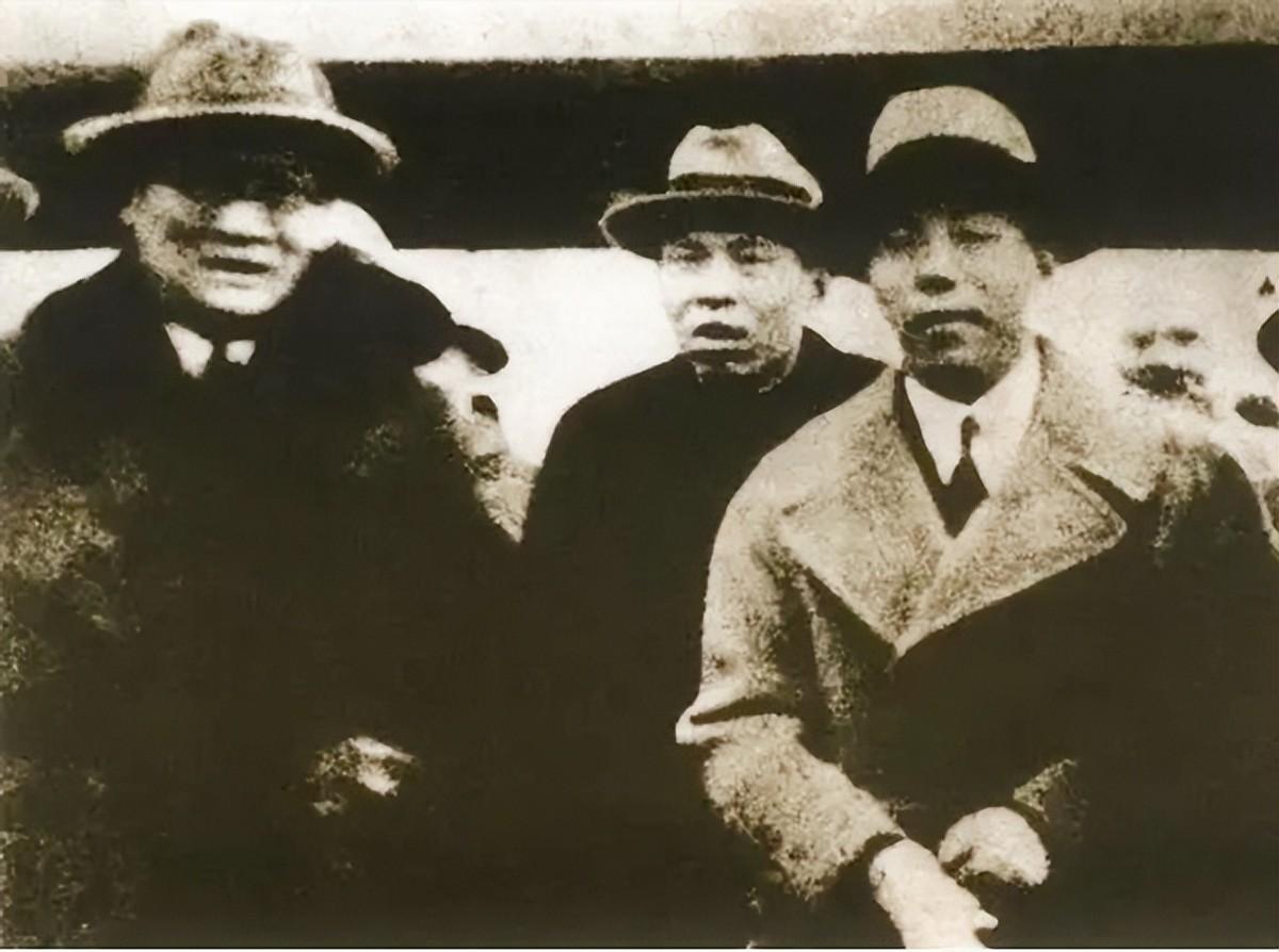 杜月笙临终前想要逆天改命一相士留下黄纸包他才懂天命难违