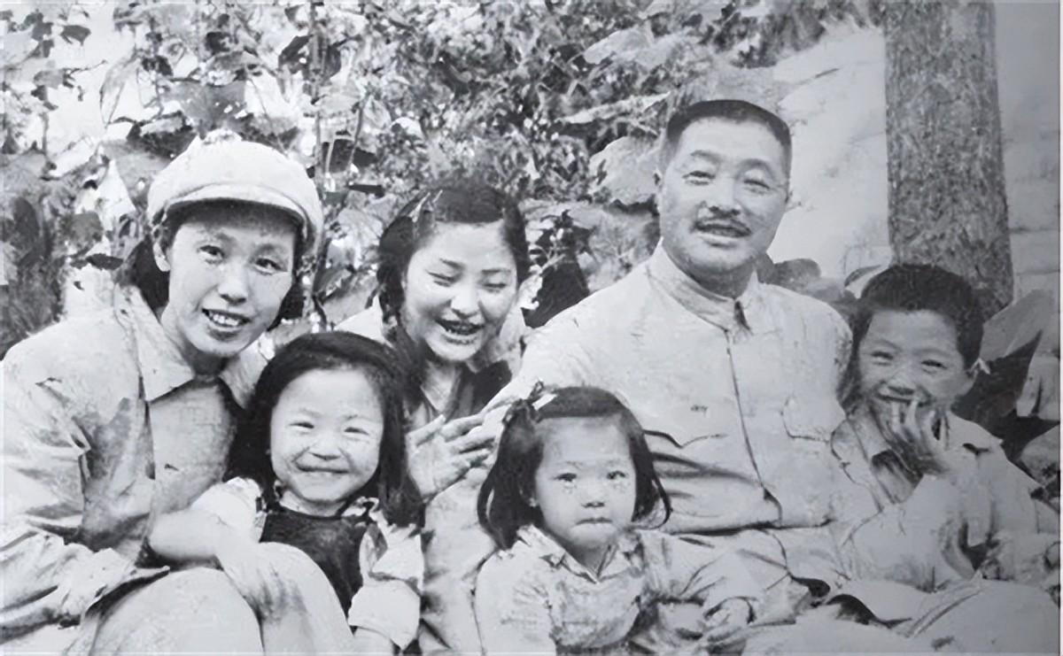 85岁的薛明一定要参加儿子贺鹏飞遗体告别一段话让人泪奔