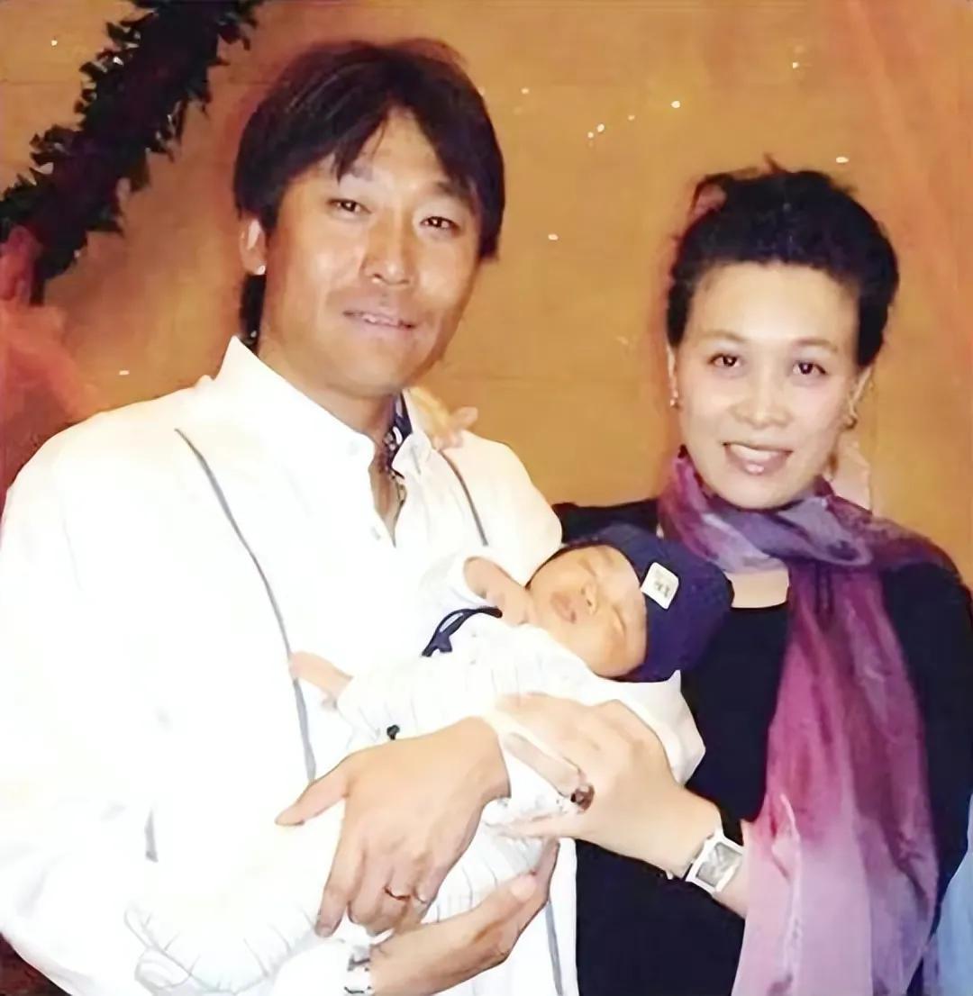 回顾那英为爱未婚先育分手后带儿子嫁给孟桐今生活幸福甜蜜