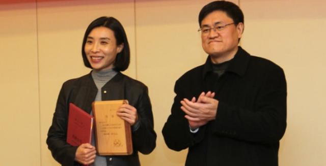 回顾陈小英把申通卖给马云套现146亿如今靠卖雨伞赚上百亿