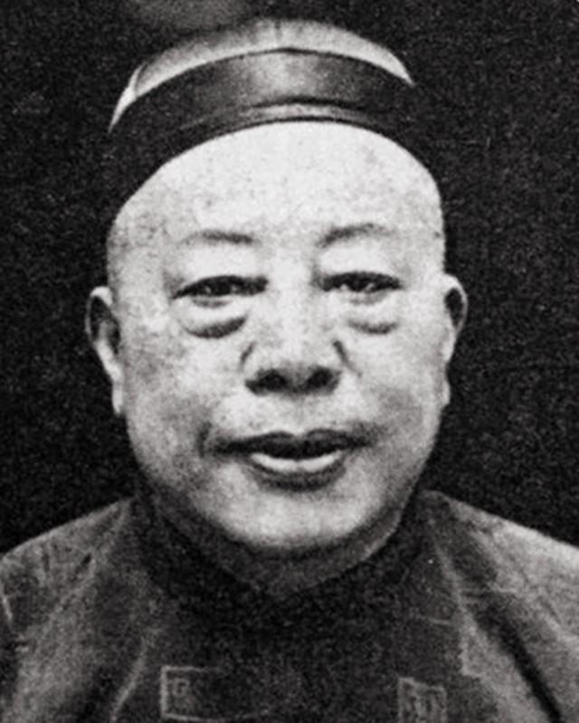 杜月笙临终前想要逆天改命一相士留下黄纸包他才懂天命难违