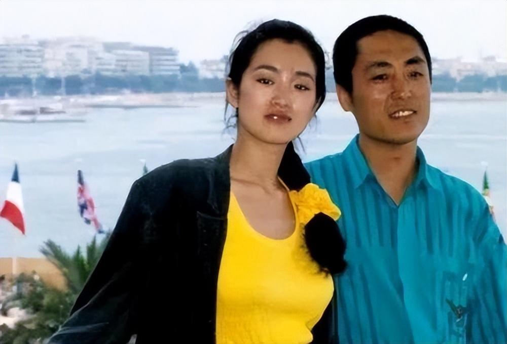 张艺谋读到莫言的小说《红高粱》后,被其中风度翩翩的军官与酒家少女