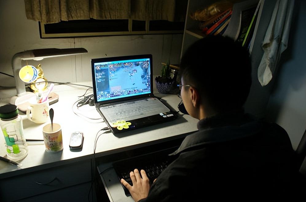 回顾大学生就业太难人民日报批当代大学生你不失业天理难容