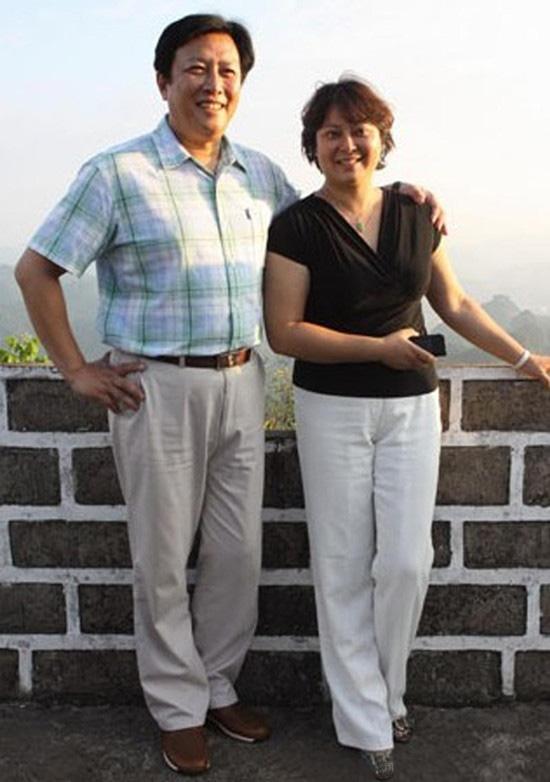 一方面,唐国强怕自己再婚后,女儿会更加没有安全感.