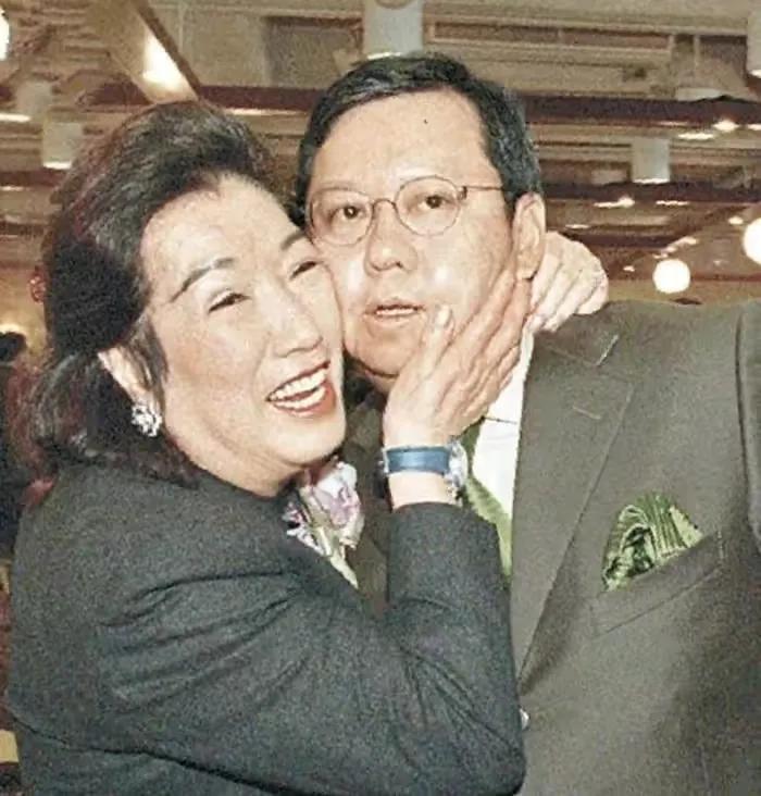 回顾林百欣四房太太八个子女大儿子沉迷美色二儿子败光百亿