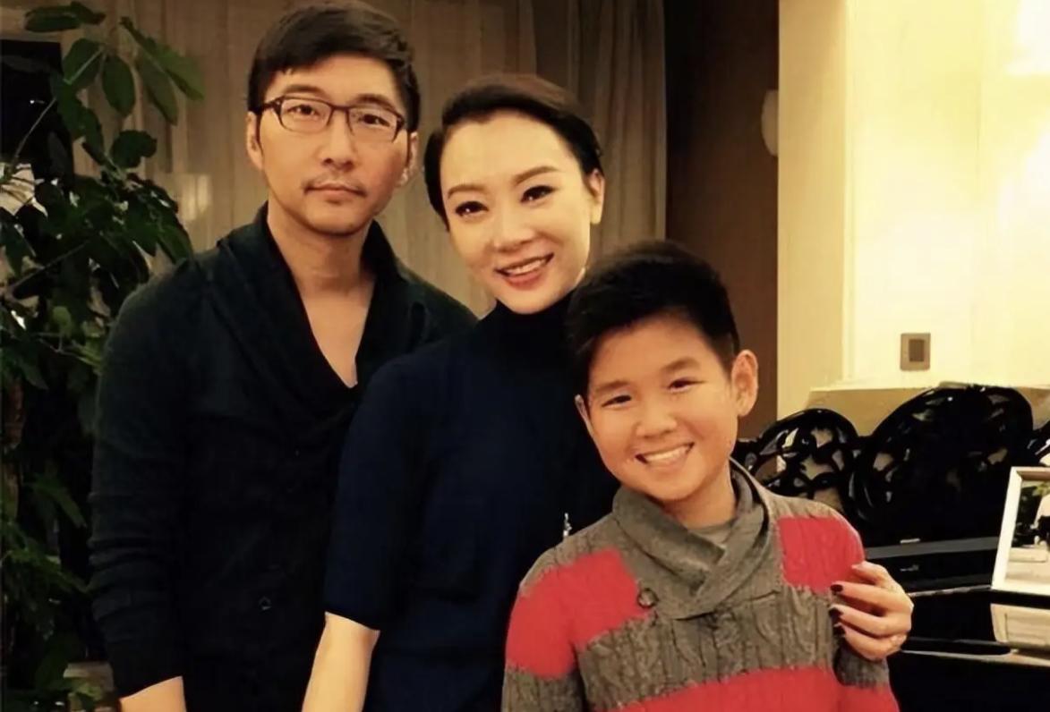 回顾陈数为继子放弃生育,目睹丈夫"梅开三度"不离婚到底图什么