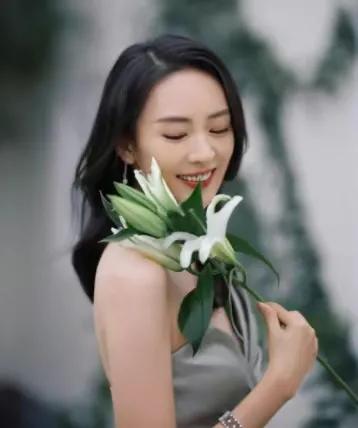 回顾演员童谣嫁给王冉后苦尽甘来没孩子也不影响我们的感情