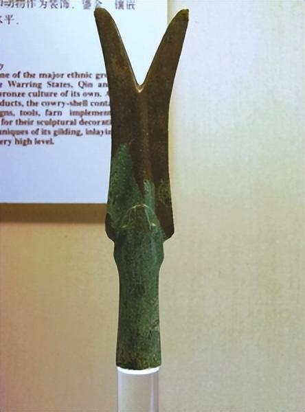 回顾丈八蛇矛不合常理青龙偃月刀华而不实刘关张用的什么武器